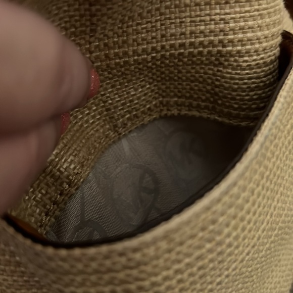 Like new condition MK purse - Picture 4 of 7